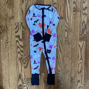 Halloween print Little Sleepies zip up footie, size 6-12 months. Excellent cond.